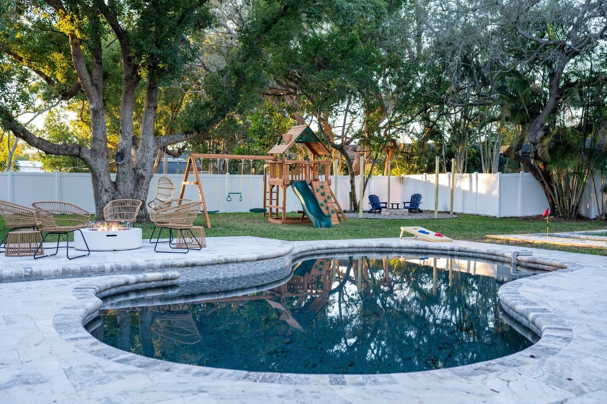 Private pool at Palm Harbor Oasis